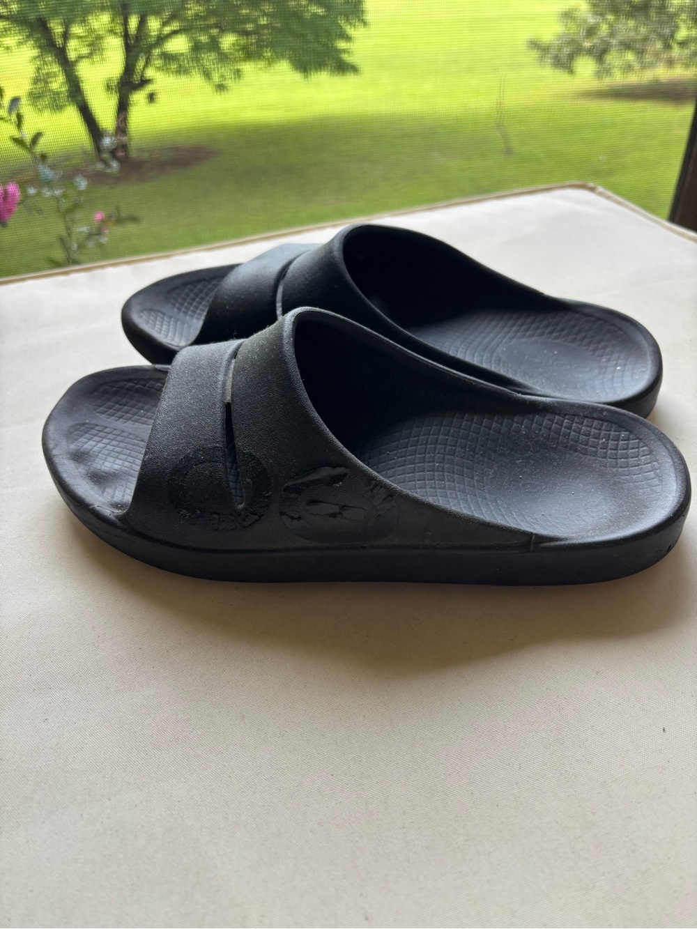 Oofos Slides